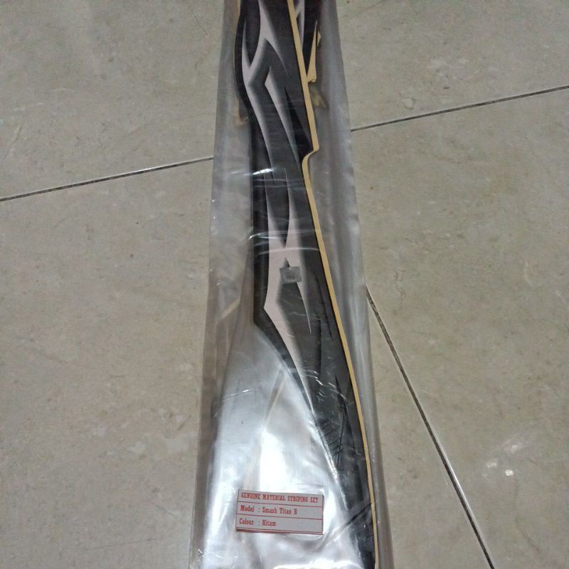 striping stiker les body Suzuki smash Titan r hitam