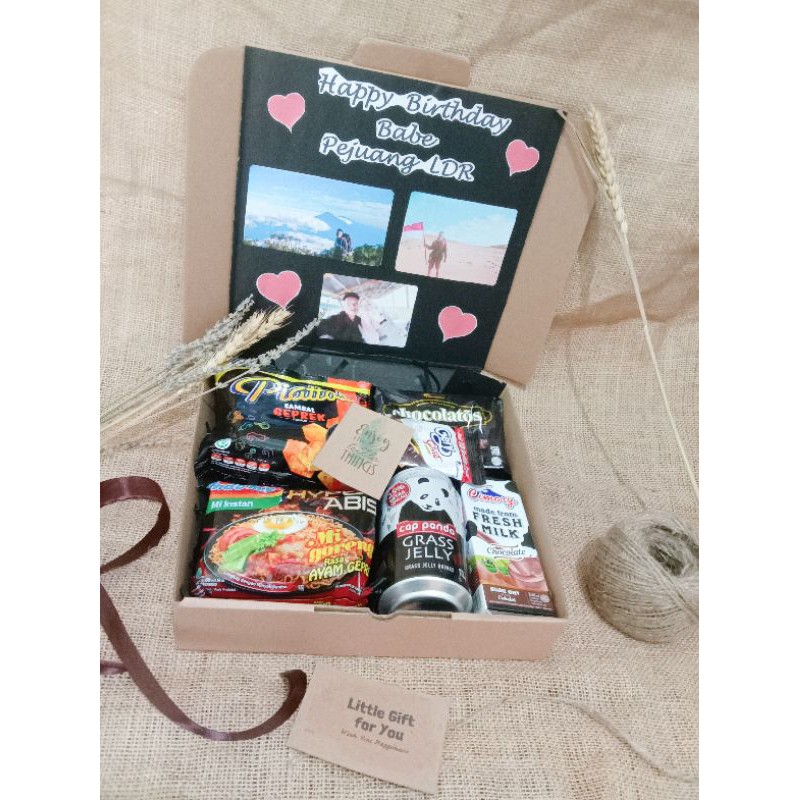 Snack box kekinian / Kado Ulang Tahun / Wisuda | Shopee ...