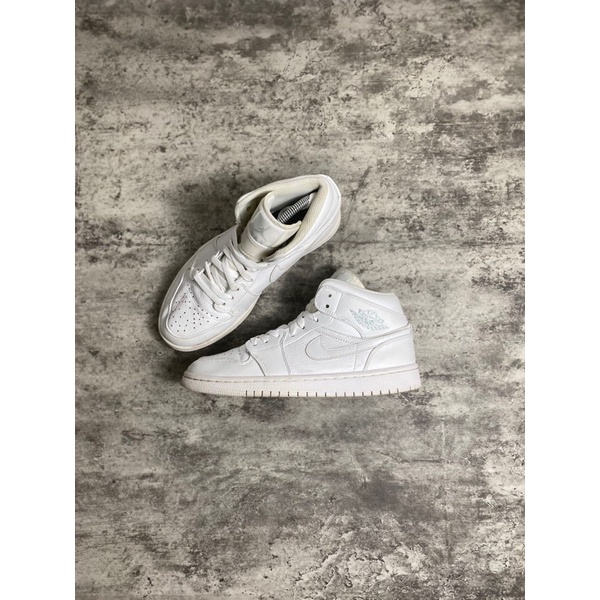 AJ1 mid triple white