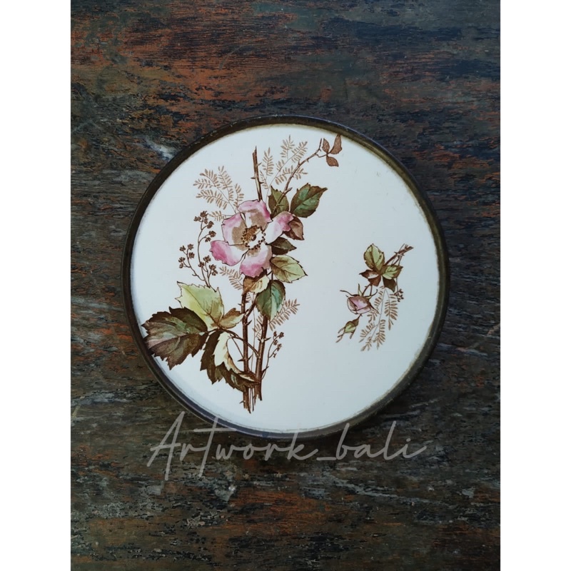 Nampan keramik antik