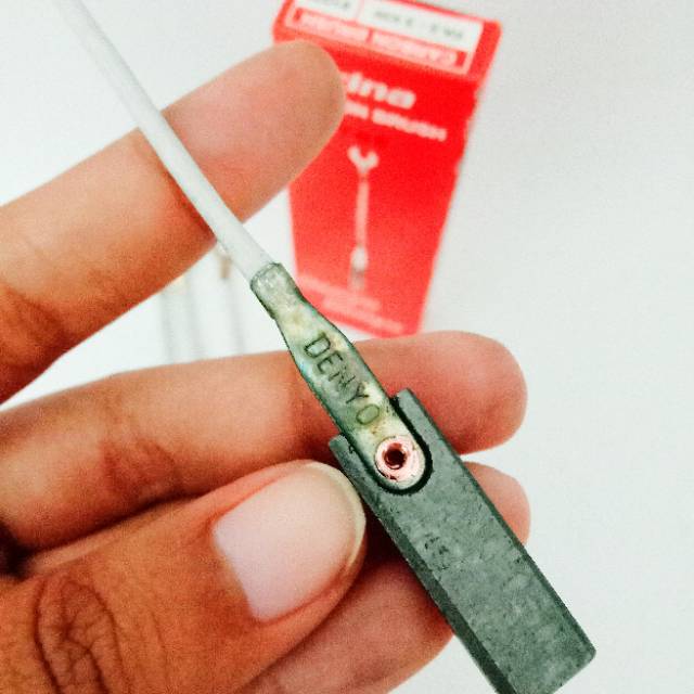 CARBON BRUSH DENYO 3KW BAHAN CARBON GRADE A