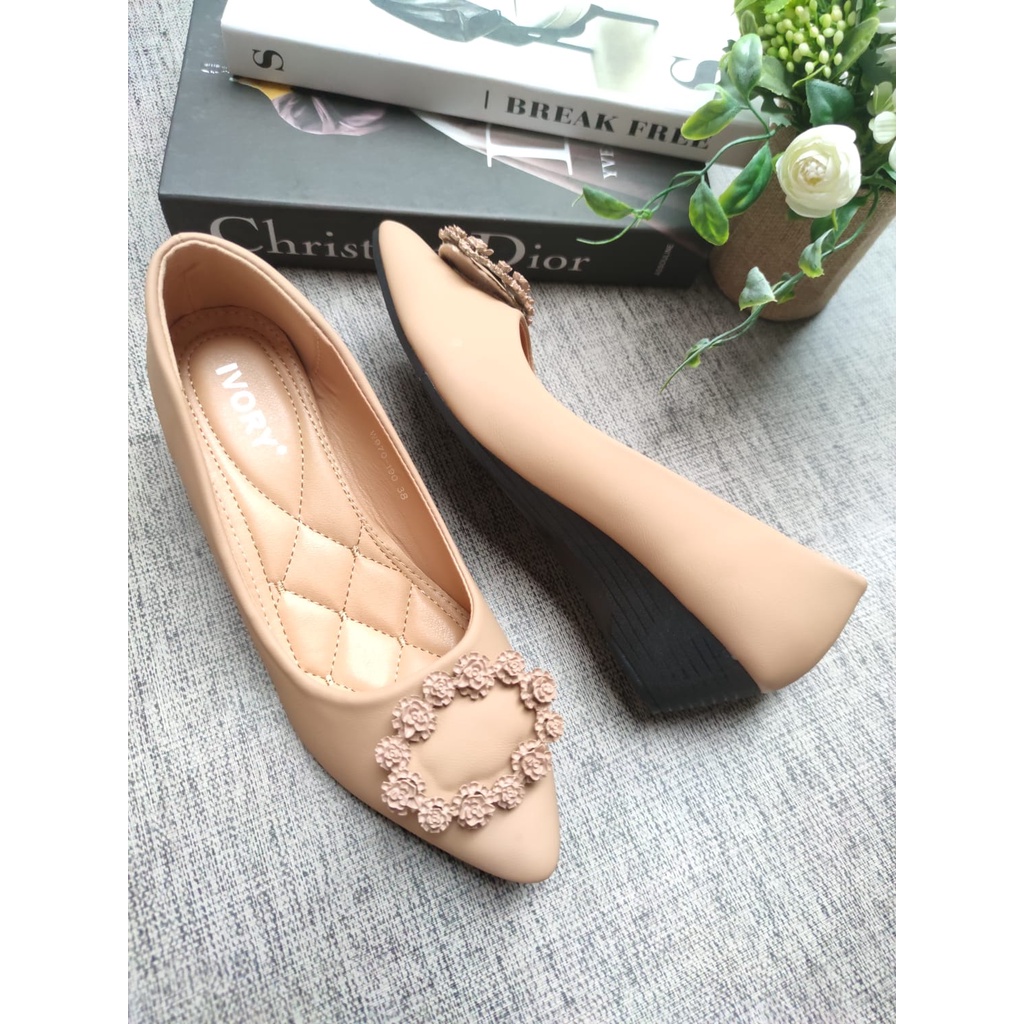 IVORY Sepatu Wedges Wanita W970-190