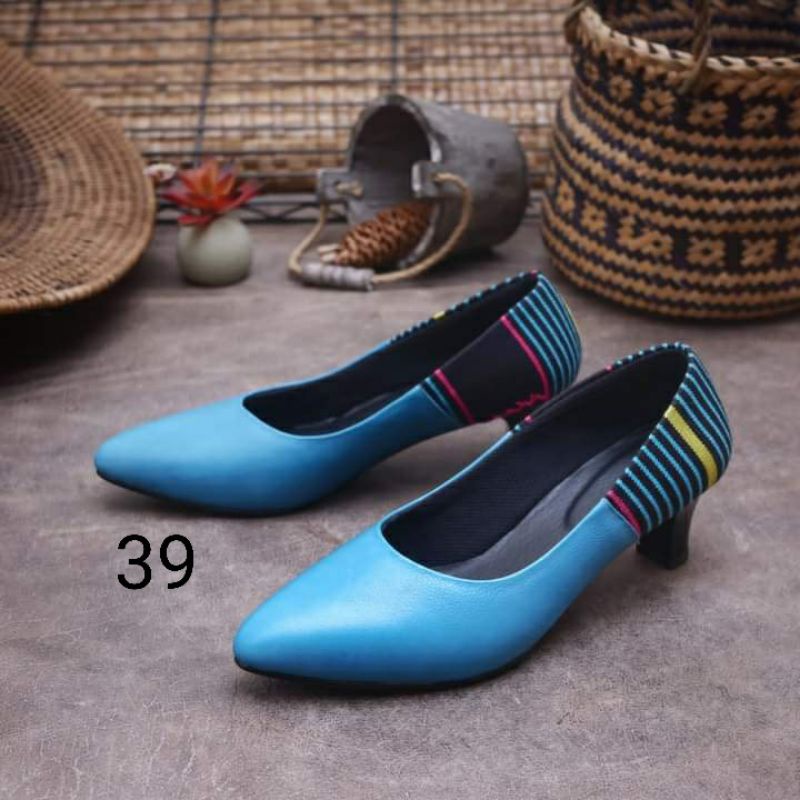 HEELS 4 CM, HEELS TENUN NTT, HEELS ETNIK, SEPATU ETNIK, SEPATU TENUN NTT,  SEPATU HANDMADE KULIT