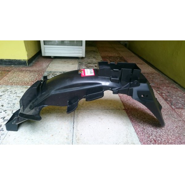 spakbor belakang tiger revo