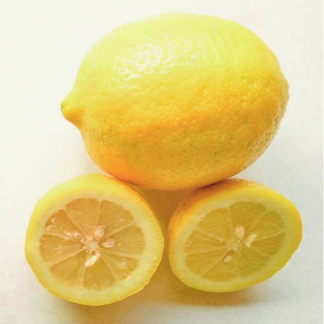 

Lemon Eureka, ukurannya besar-besar dan fresh hasil kebun sendiri (1kg)