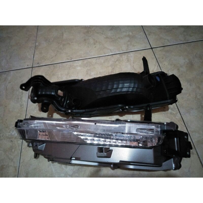 Lampu sen sein bumper depan fortuner 2021 ORIGINAL