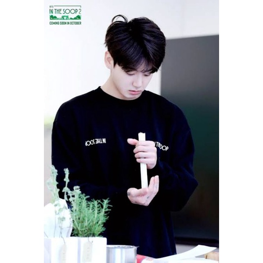 Sweater Basic BTS Jungkook In the soop season 2 ada logo ditangan