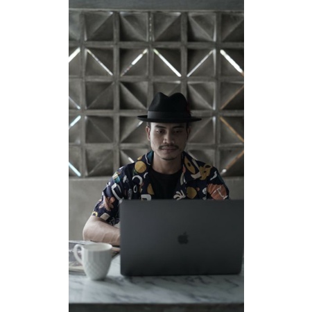 Kemeja Pria Motif Abstrak Navy