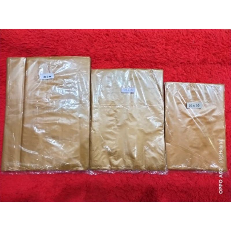 

PLASTIK PAKING HD TANPA PLONG UK.20X30 (1 pack 100 lbr) warna coklat gold