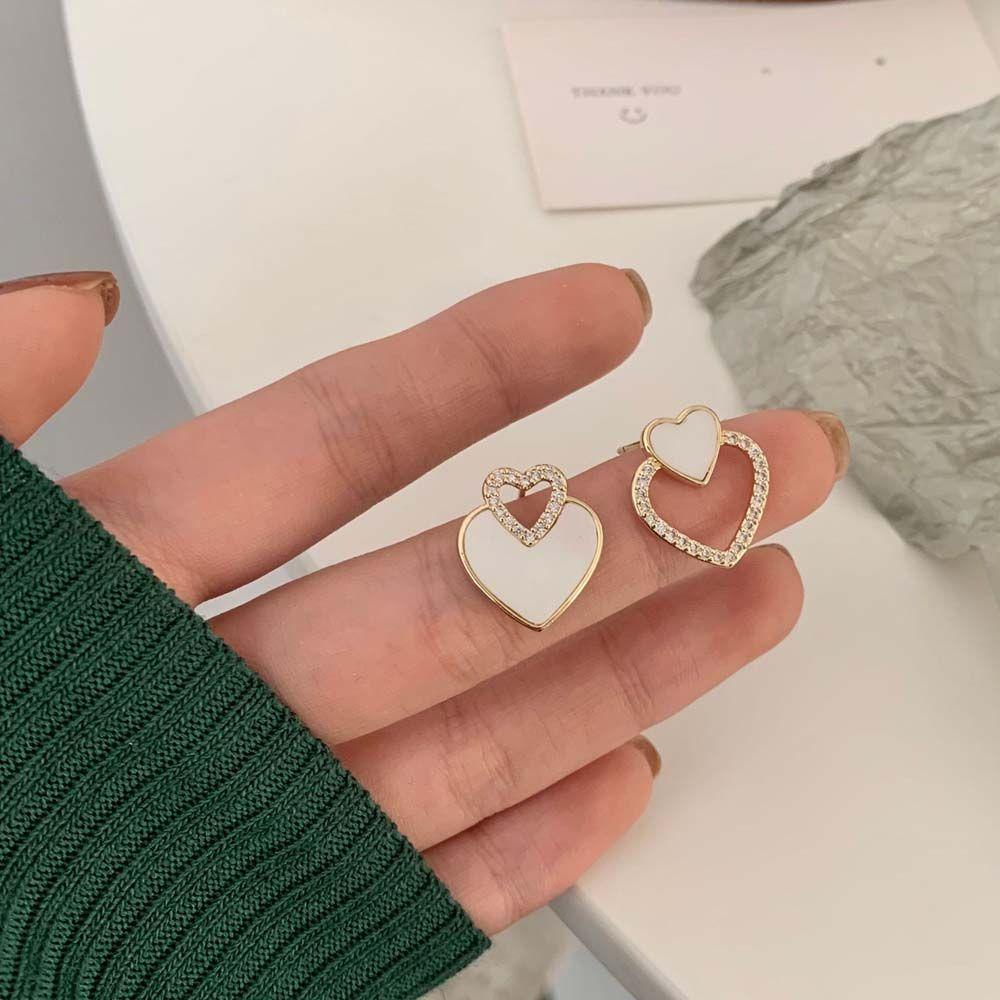 Mxbeauty Anting Pejantan Cinta Temperamen Elegan Berongga Fashion Perhiasan Asimetris Berlian Imitasi Alloy Ear Studs