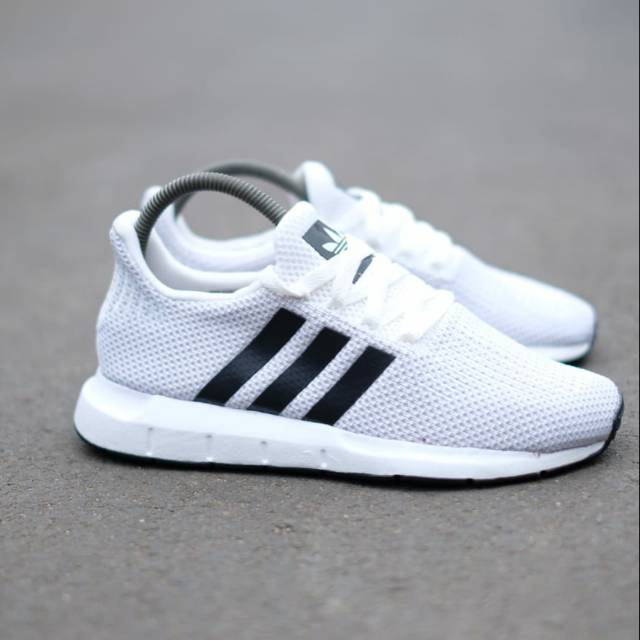 adidas swift runner white