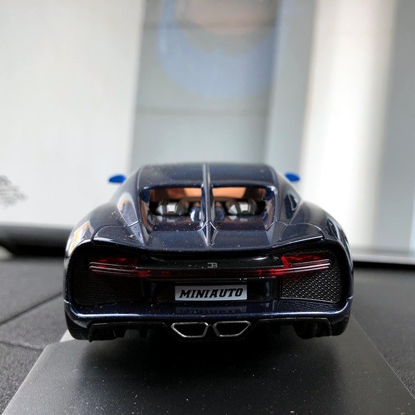 Pajangan BUGATTI CHIRON Miniatur Parfum Parfume Pewangi Mobil