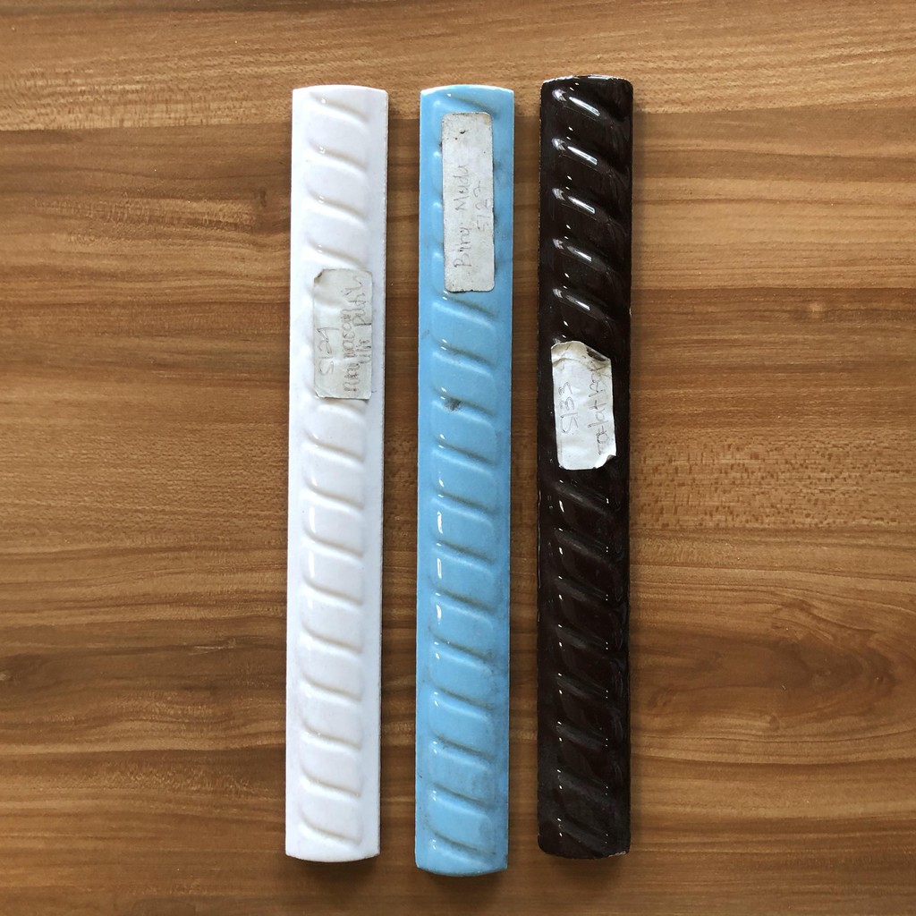 KERAMIK KUKU MACAN MOTIF ULIR/ 2CM X 20CM