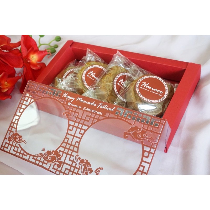 

Salted Egg Nut Mooncakes Premium Hampers Package set ( isi 4 pcs)