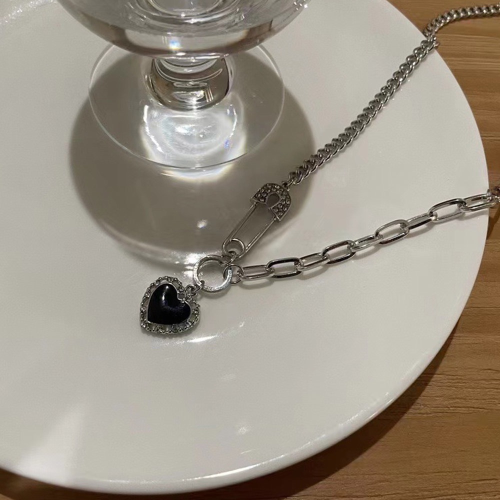 Kalung Rantai Choker Liontin Hati Hitam Asimetris Warna Silver Gaya Punk Vintage Untuk Wanita