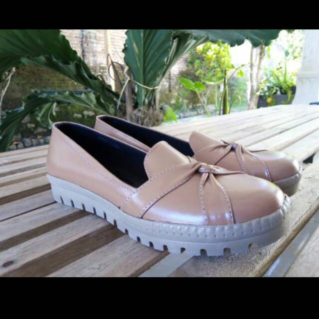 Sepatu wanita Modis Sporty Kulit Asli Magetan