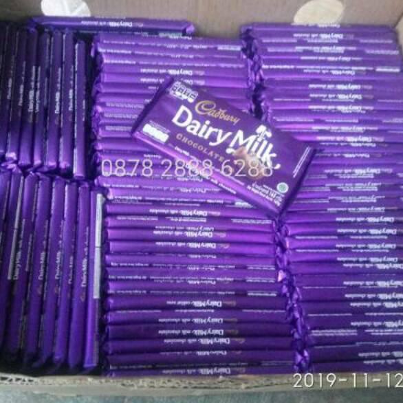 

Ready Stock CFNWG CADBURY 165GR - COKELAT CADBURY DAIRY MILK 165 GRAM COKLAT CASHEW COOKIES 165 GR V