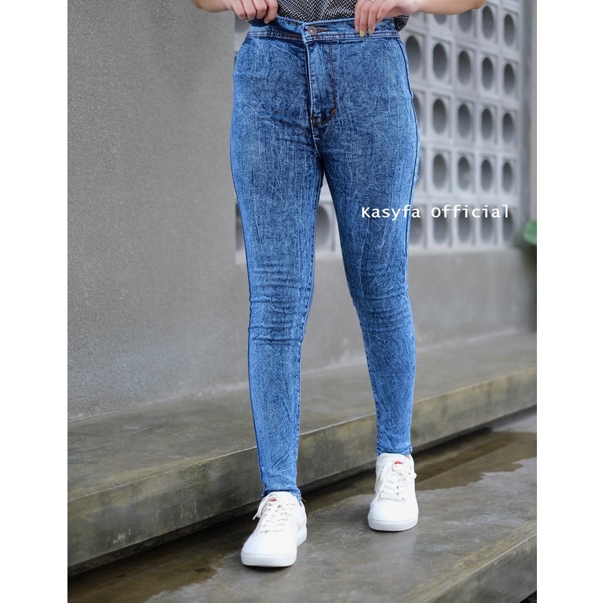 HIGHWAIST JEANS SNOW // CELANA HIGHWAIST SNOW JEANS