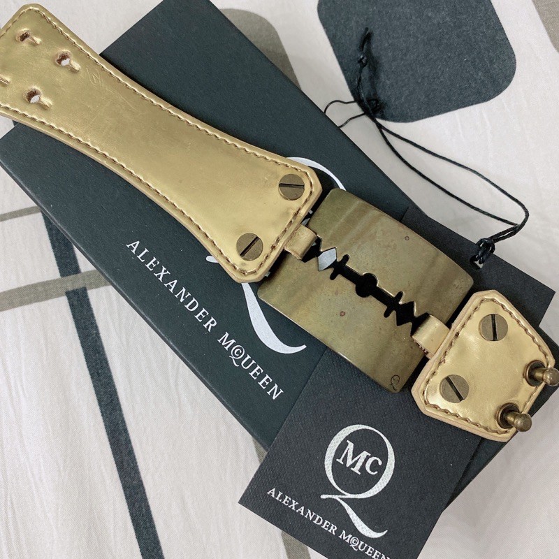mcQ alexander mcQueen large razor blade bracelet (gold)