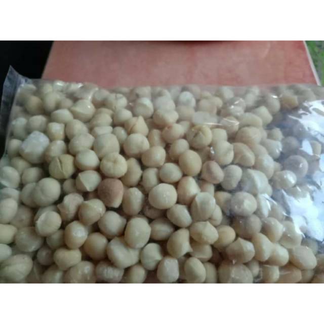 

Kacang makadamia kupas utuh