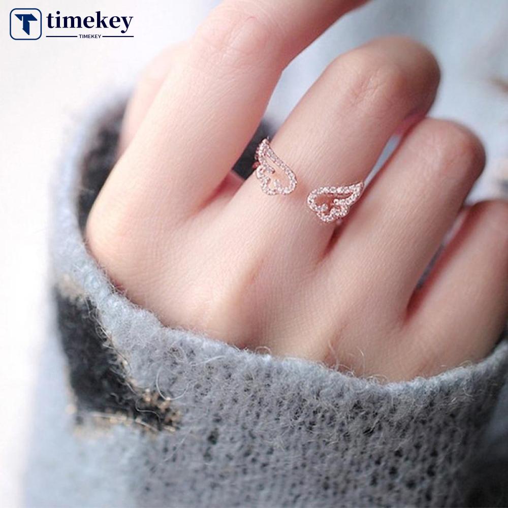 Timekey Cincin Lapis Silver / Gold Desain Sayap Malaikat Hias Kristal / Berlian Imitasi Untuk Wanita A9K4