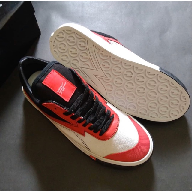 Losing Grip Low Retro Red Black
