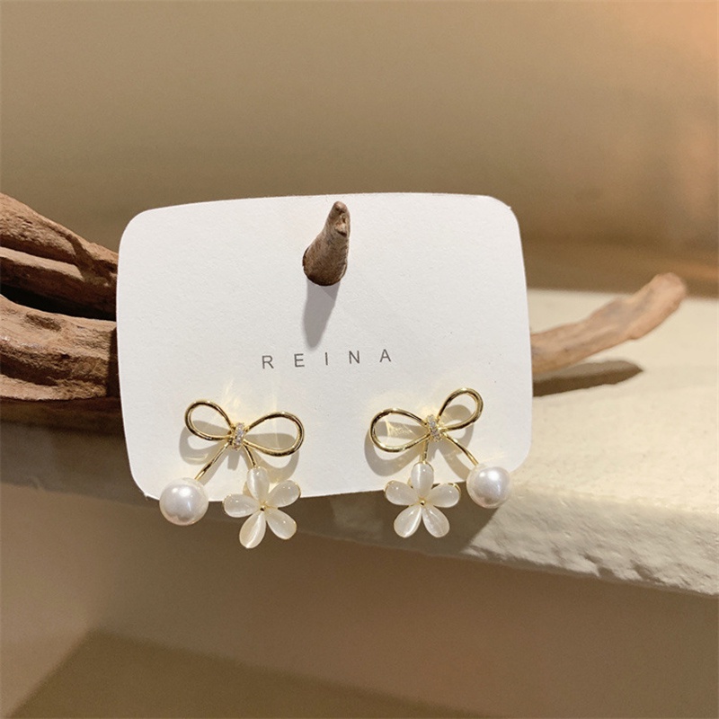 Anting Tusuk Motif Bunga Hias Mutiara / Berlian Imitasi Ala Korea Untuk Wanita