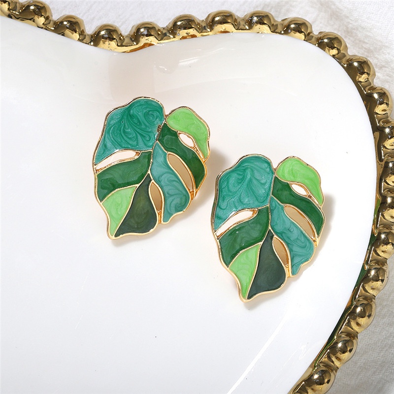 1 Pasang Anting Stud Bentuk Daun Bahan Alloy Untuk Wanita