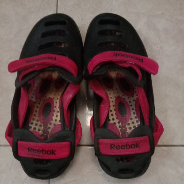 Preloved sepatu sandal Reebok cewek