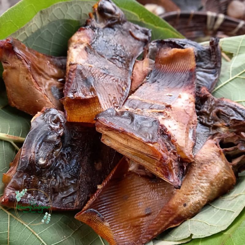 

Ikan Asap Pari Ikan Pe khas Pemalang Ikan Asap Segar