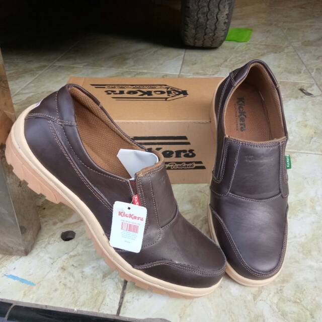 Sepatu slipon kulit sepatu buat kerja maupun buat santai bahan kulit