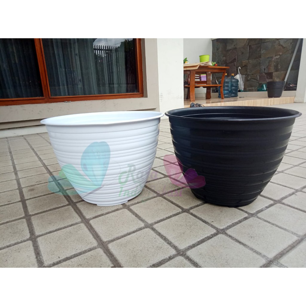 Pot Bunga Kumbang 30 Hitam Motif Tawon - Pot Plastik 29 30 Cm Vas Pot Bunga Tawon Bulat - Pot Bunga