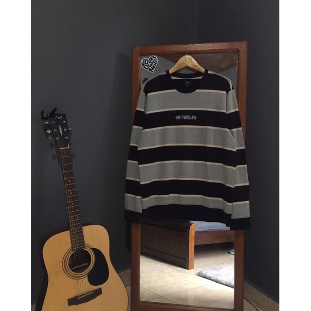 crewneck obey second