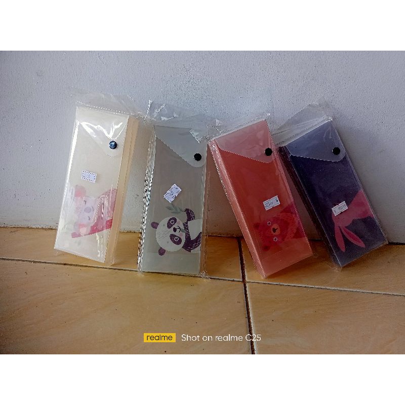 

tempat pensil karakter