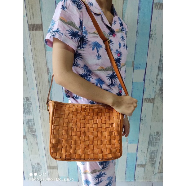 tas selempang atau sling bag kulit sapi asli motip anyam handmade termurah by moje jogja