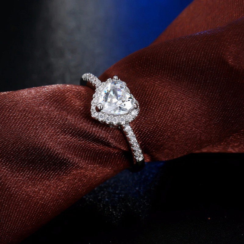 Cincin Kawin / Tunangan Hias Berlian Zircon Bentuk Hati Elegan Untuk Wanita