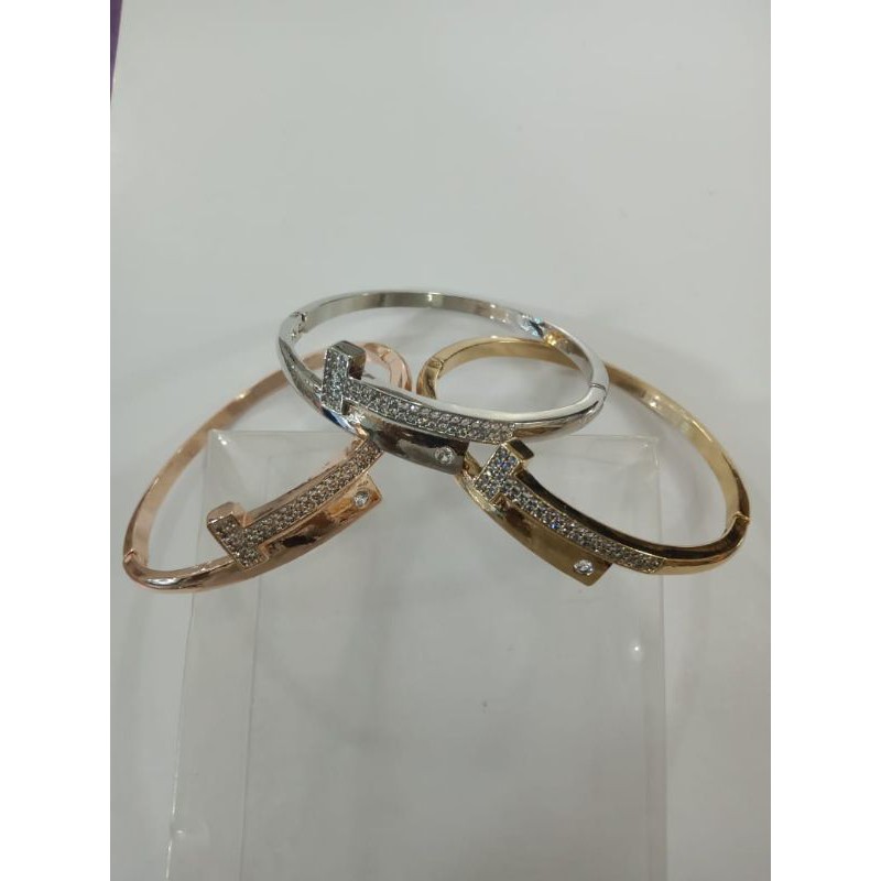 gelang tangan titanium motif paku harga satuan ada 3 variasi warna