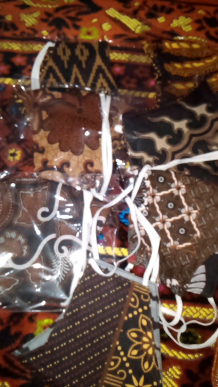 (cod) Masker Motif Batik Solo 2 Lapis Non Medis Earloop Hijab Souvenir Nikah Batik Khas Solo