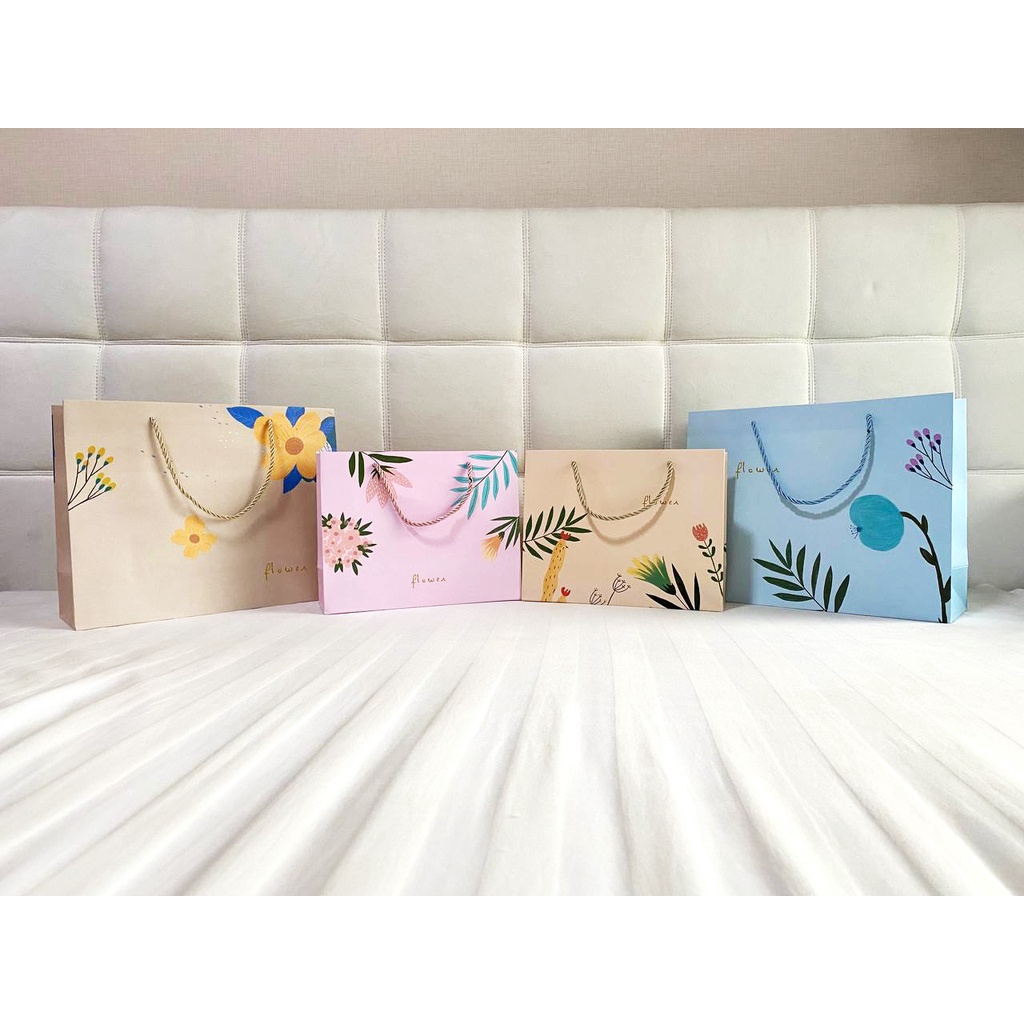 

Paper bag motif daun lancip / Tas Kado / Goodie bag / Tas Souvenir