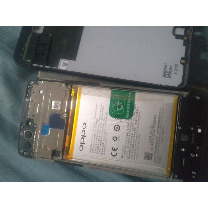 oppo A3s cph 1853 mati total mesin perawan masih bersih sesuai foto lcd retak beberapa helai nampil 