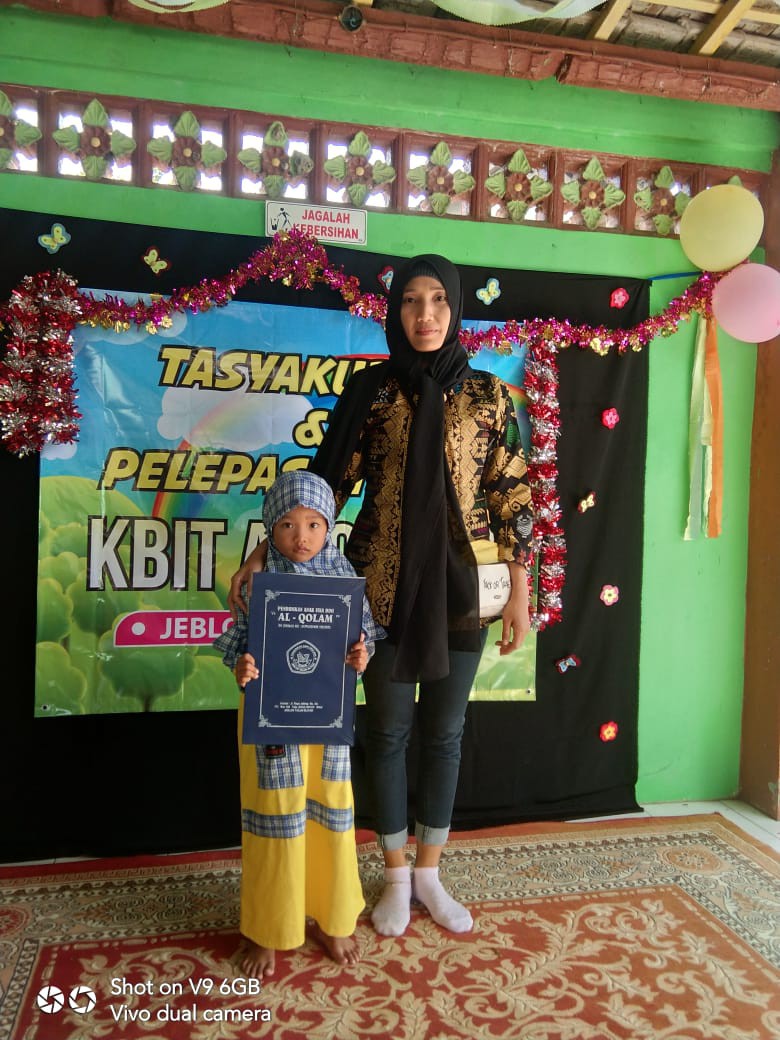 Atasan Batik Kantor Pradaa