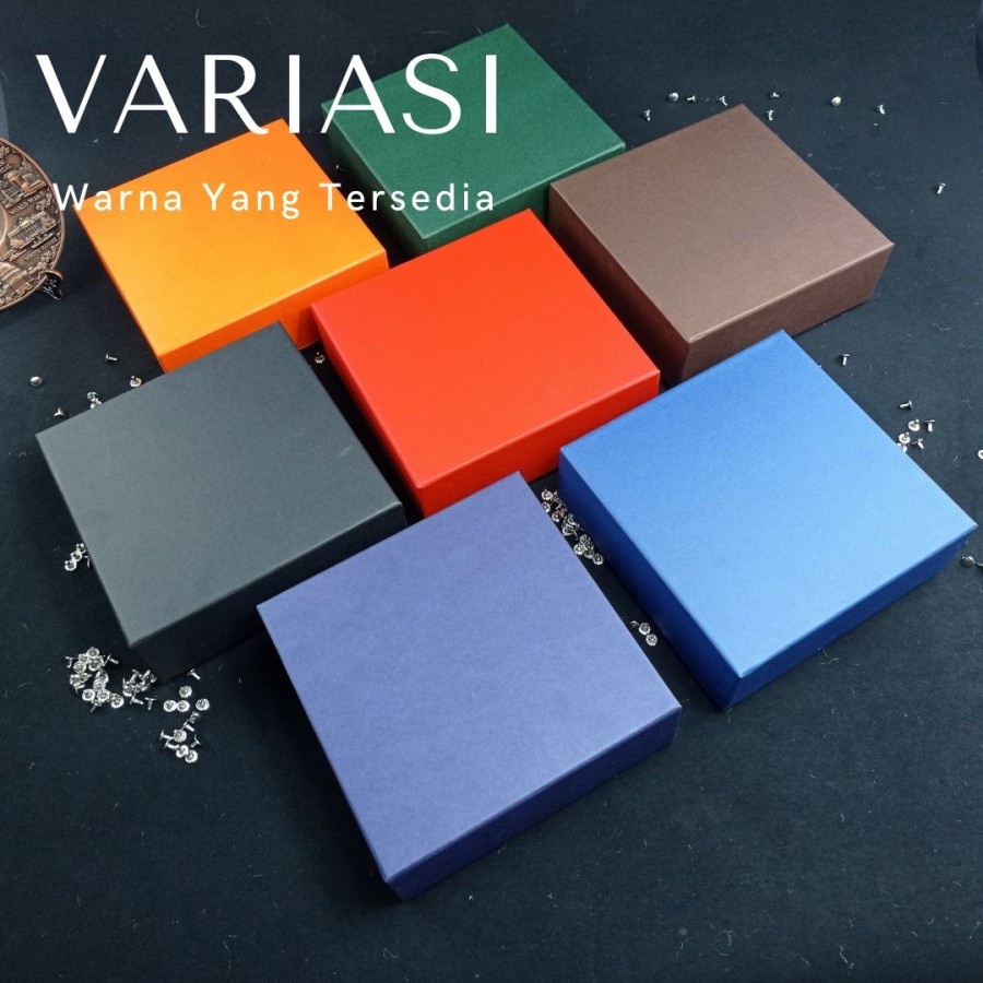 

Custom Hard Box Exclusive uk. 20 cm x 20 cm x 7 cm - Hitam