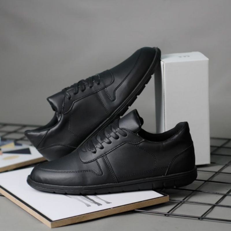 Xshoesbdg.id x Mugen Sepatu Sneakers Pria Casual Formal Kulit Pu Hitam Polos Santai Kuliah Nongkrong