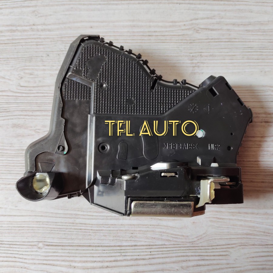DOOR LOCK PINTU DEPAN INOVA HILUX FORTUNER ORI