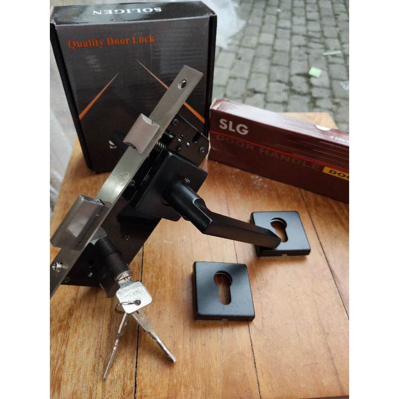 Handle Pintu Soligen Tipe B4002-02 Model Kotak , Komplit Bodi Kunci