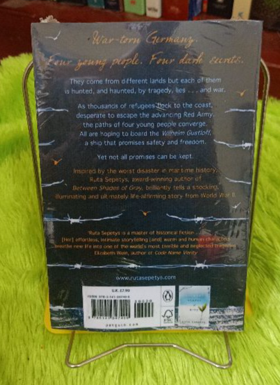 Buku Novel : Salt to the sea - Pustaka.Utama