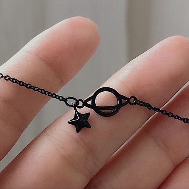 Gelang Tangan Rantai Adjustable Motif Planet / Bintang Warna Hitam Ala Gotik / Punk Untuk Wanita