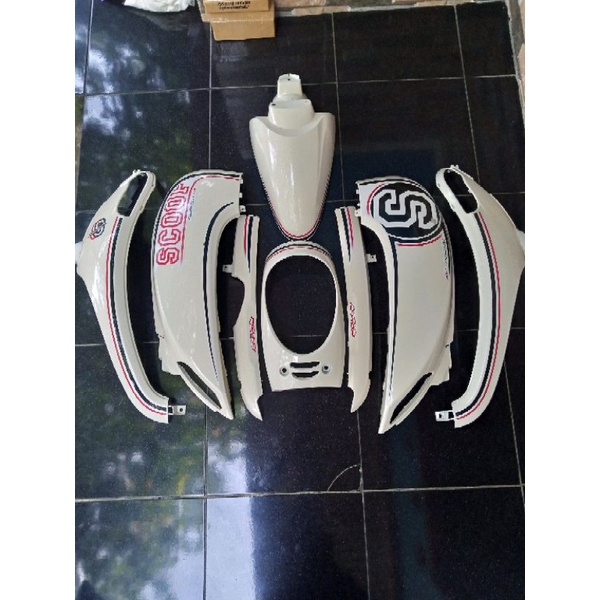 cover body bodi halus scoopy fi cream 2014