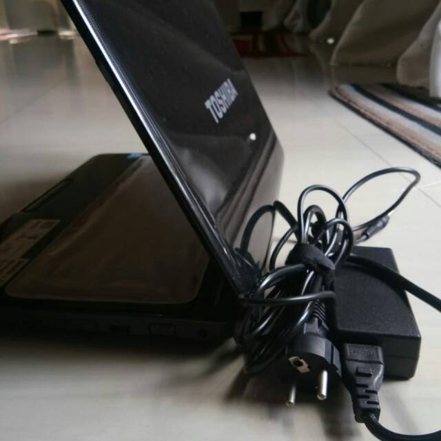 LAPTOP TOSHIBA BEKAS