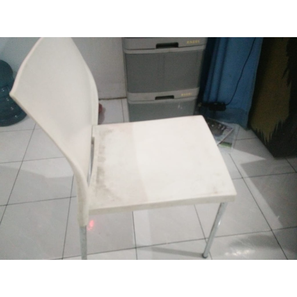 KURSI PETAK WARNA PUTIH (SECOND) KURSI FUTURA DEALING utk kantor, rumah, taman, cafe, tamu, pamerana